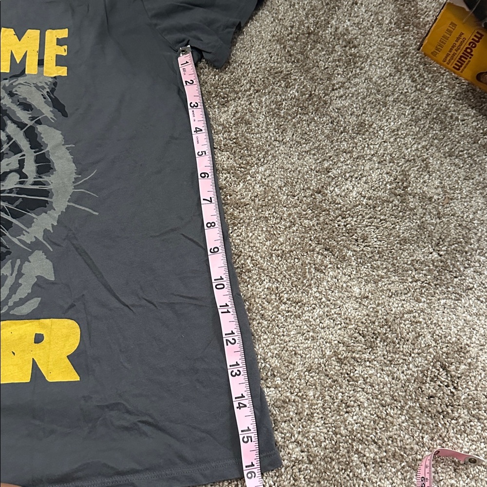 Hear Me Roar T-shirt - Picture 8 of 8